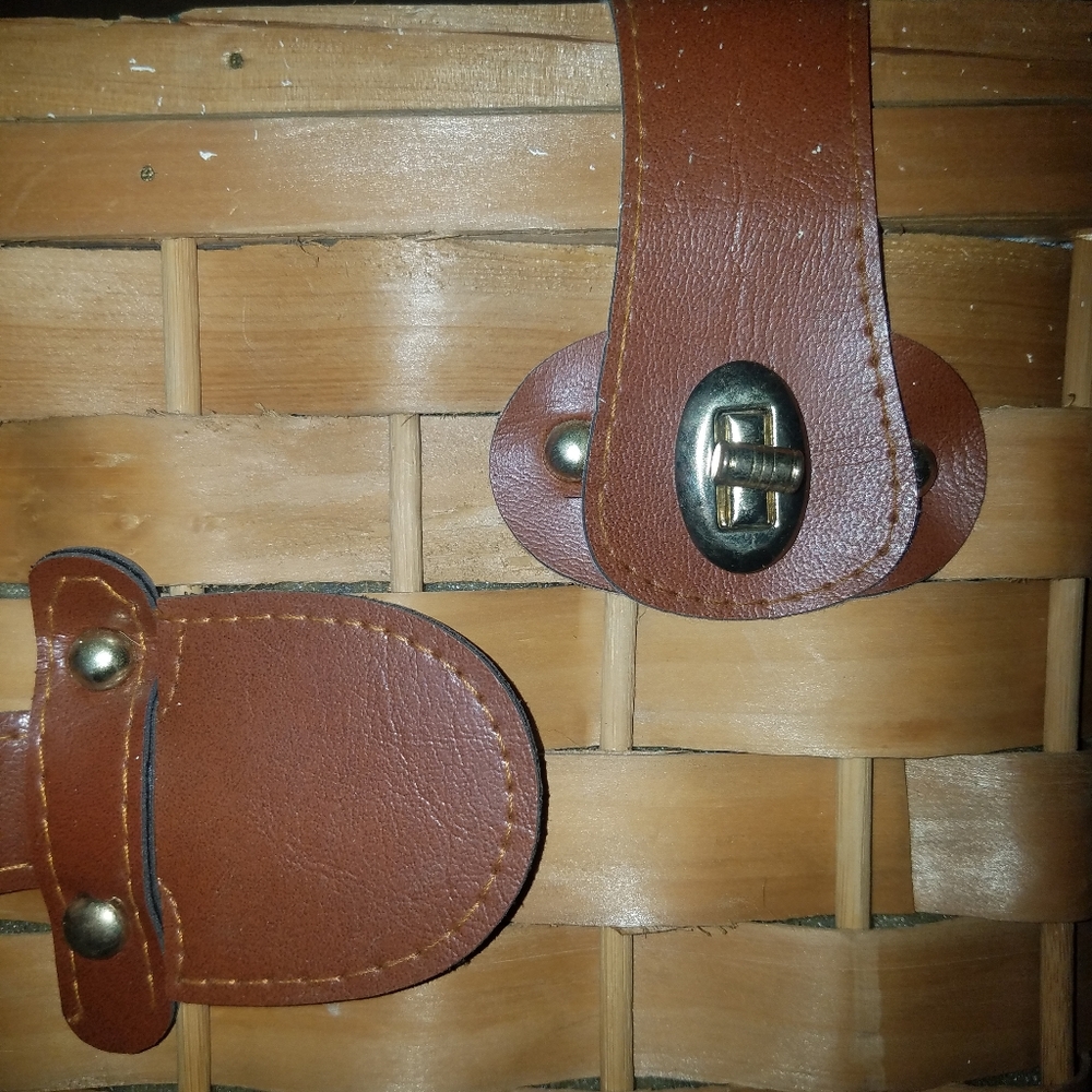 Vintage Wicker Picnic Basket - Picture 6 of 7